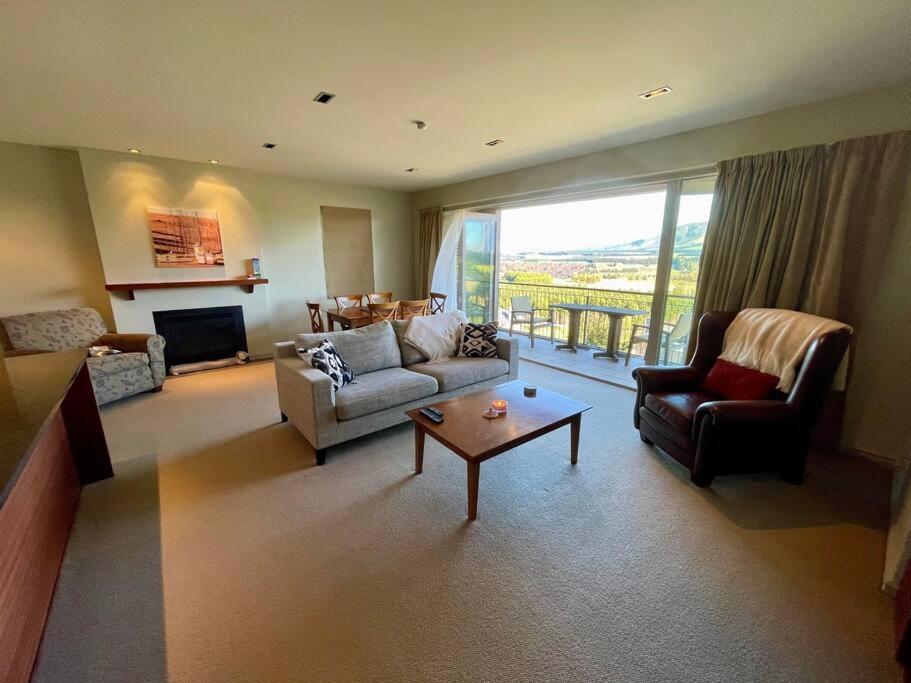 Terrace Downs 2 Bedroom Apartment Windwhistle Luaran gambar