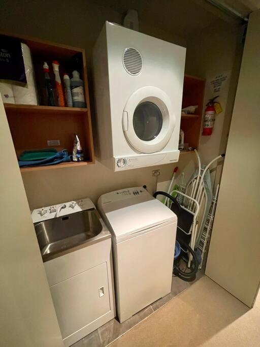 Terrace Downs 2 Bedroom Apartment Windwhistle Luaran gambar