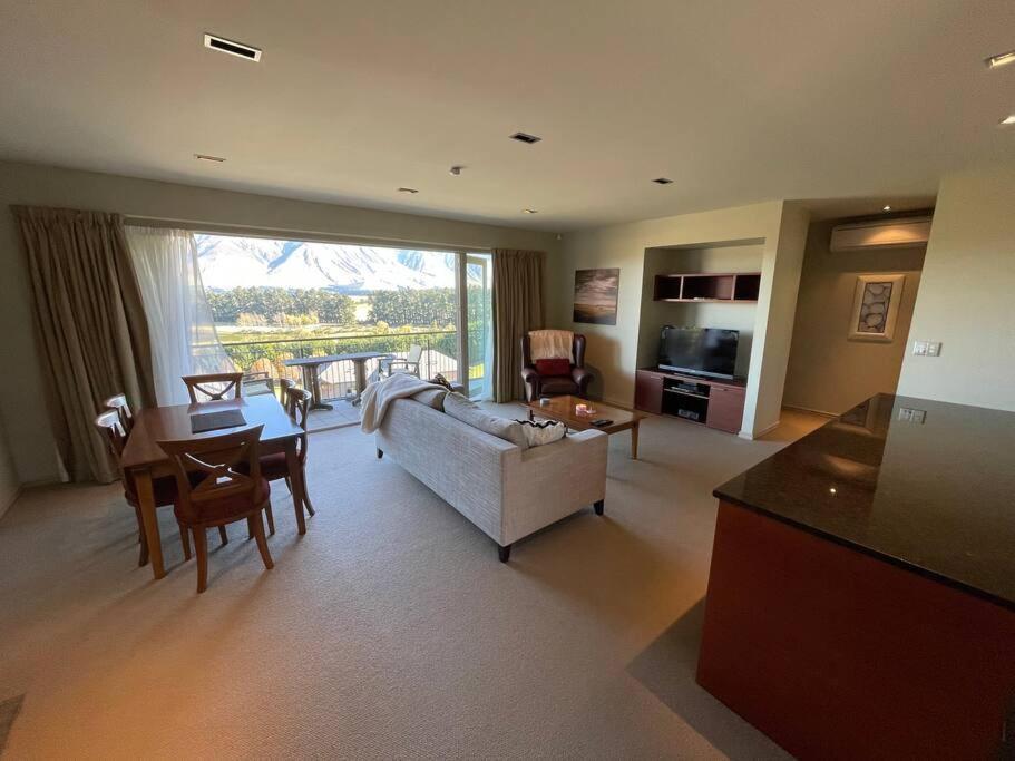 Terrace Downs 2 Bedroom Apartment Windwhistle Luaran gambar